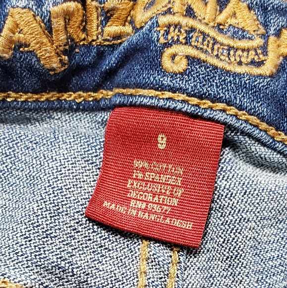 SOLD! Arizona Jean shorts - Picture 6 of 6